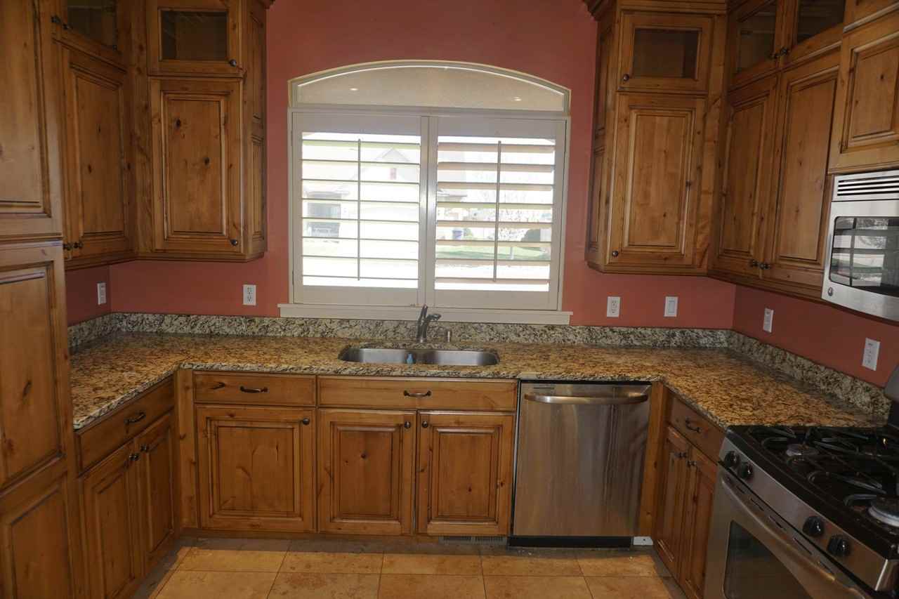 222 E Belle Glenn Cir - Photo 4 of 27