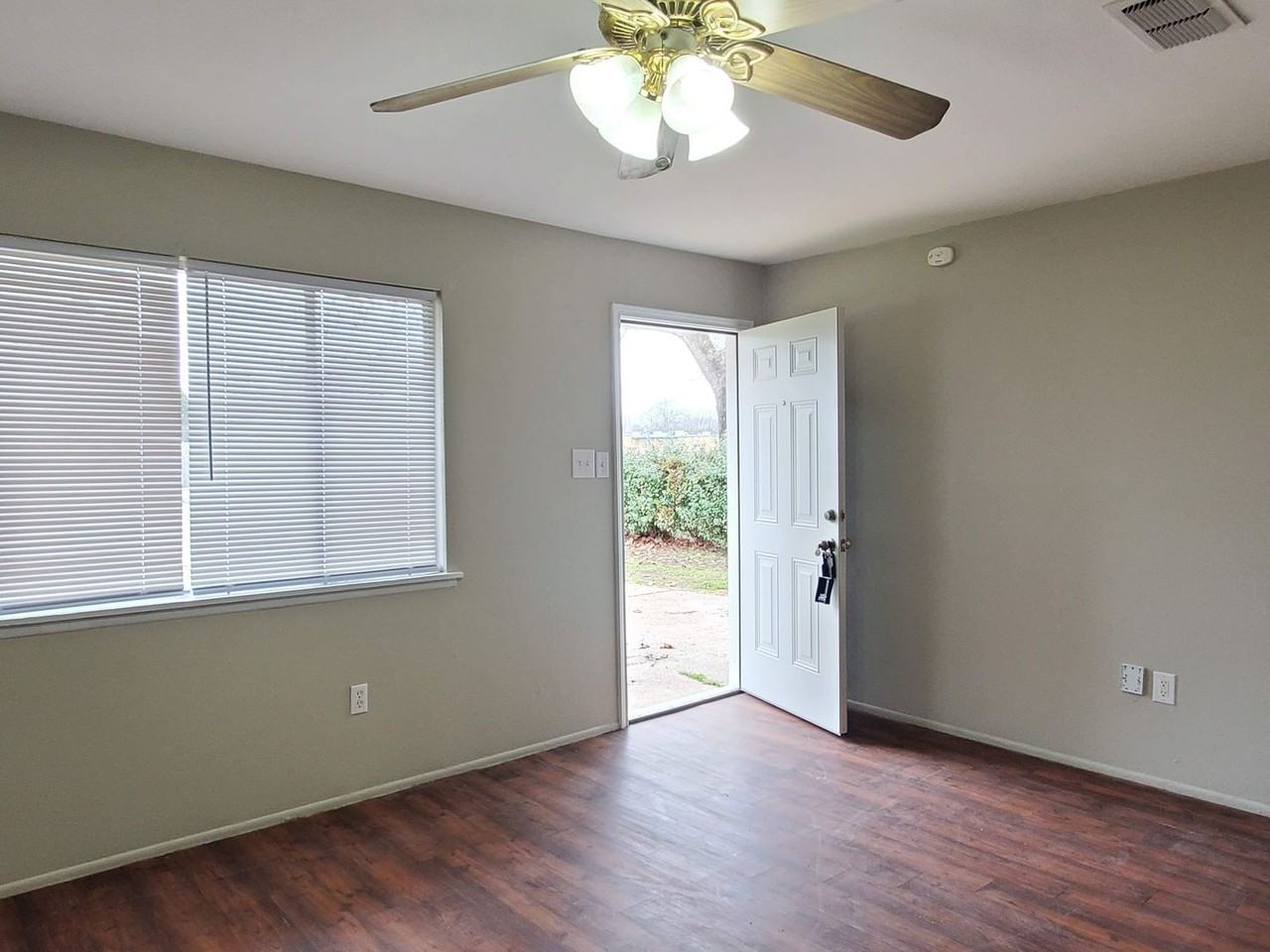 1314 Lampkin St - Photo 2 of 12