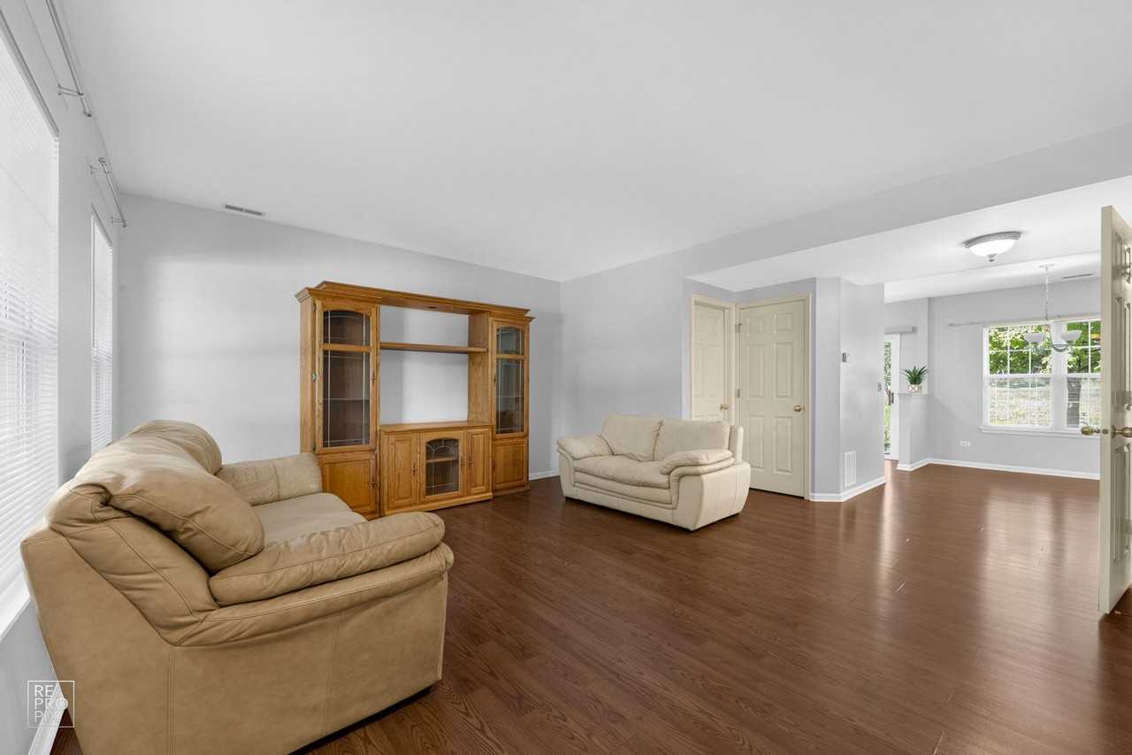 1170 N Nature Ct - Photo 2 of 11