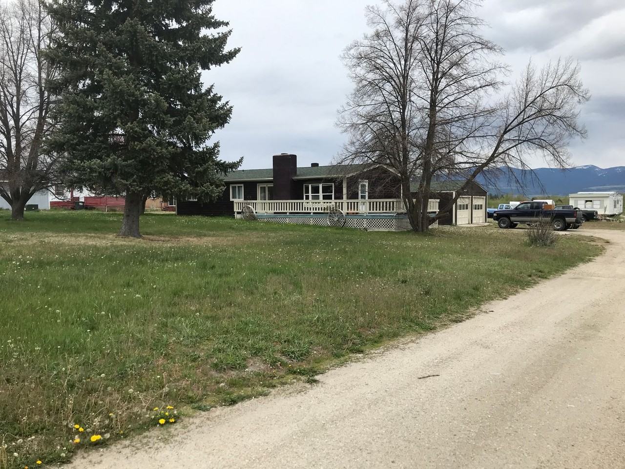 527 W River Rd - Photo 2 of 18