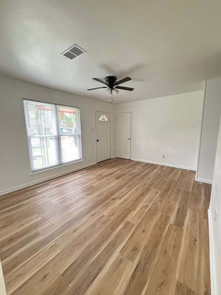 3406 Arapaho Trl - Photo 6 of 8