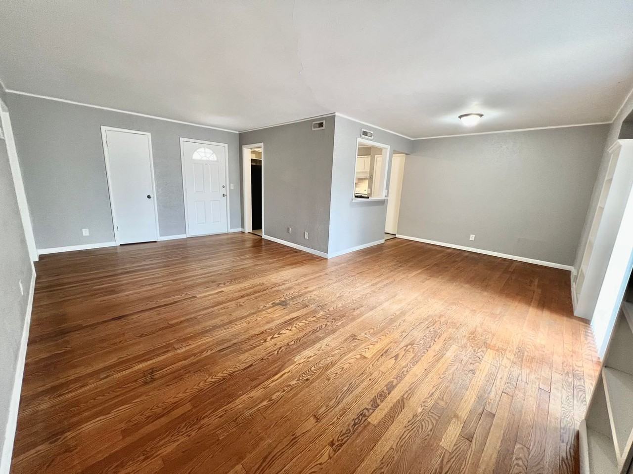 3221 Nw 68th St - Photo 3 of 12