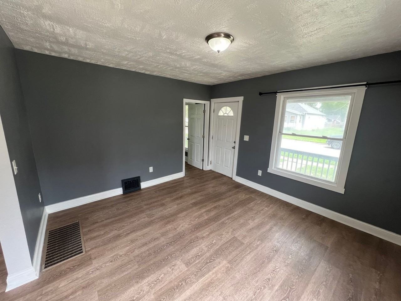 2538 4th Ave - Photo 3 of 12