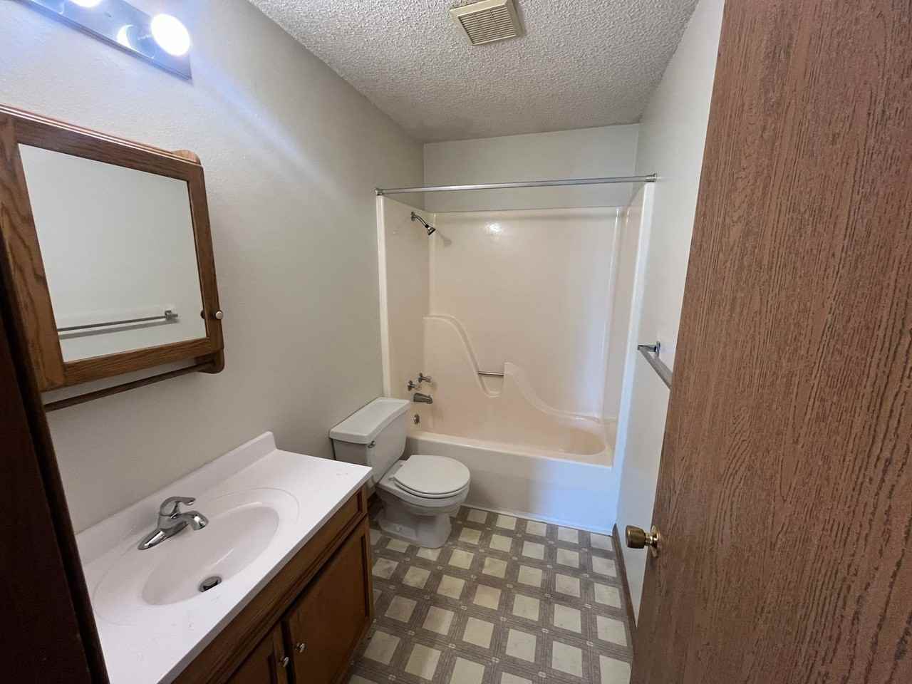 55 55 / 57 Mark Twain Court - Photo 4 of 7