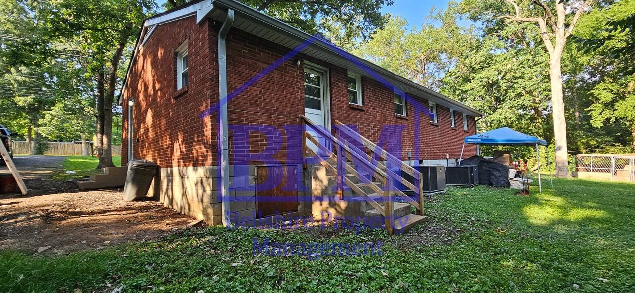 908 N Dupont Ave #2 - Photo 2 of 12