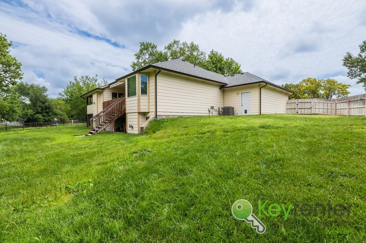 1007 Tiffany Ct - Photo 3 of 27