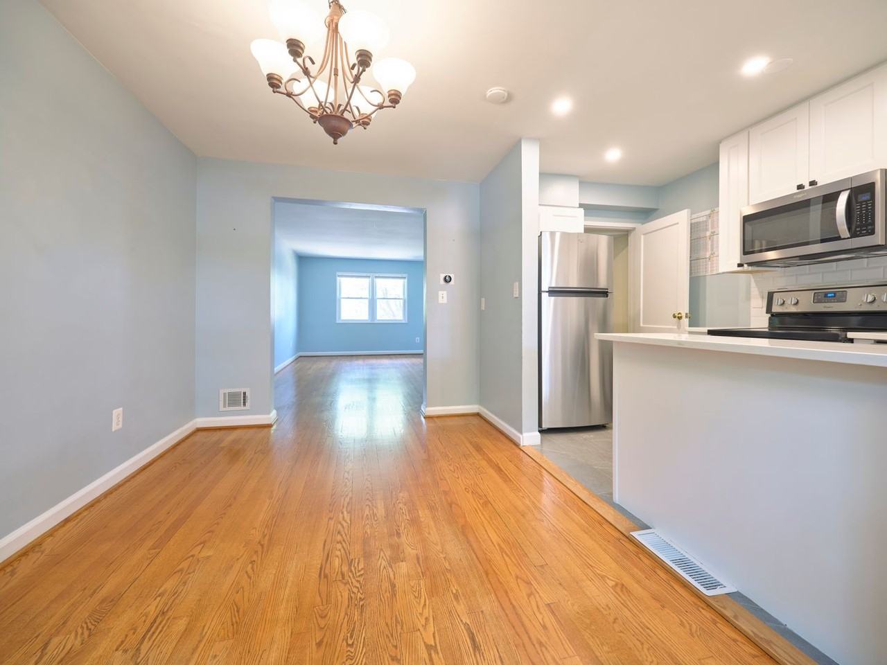 1022 Vernon St - Photo 3 of 26
