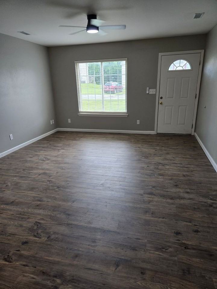 413 Shade Tree Ln - Photo 2 of 7