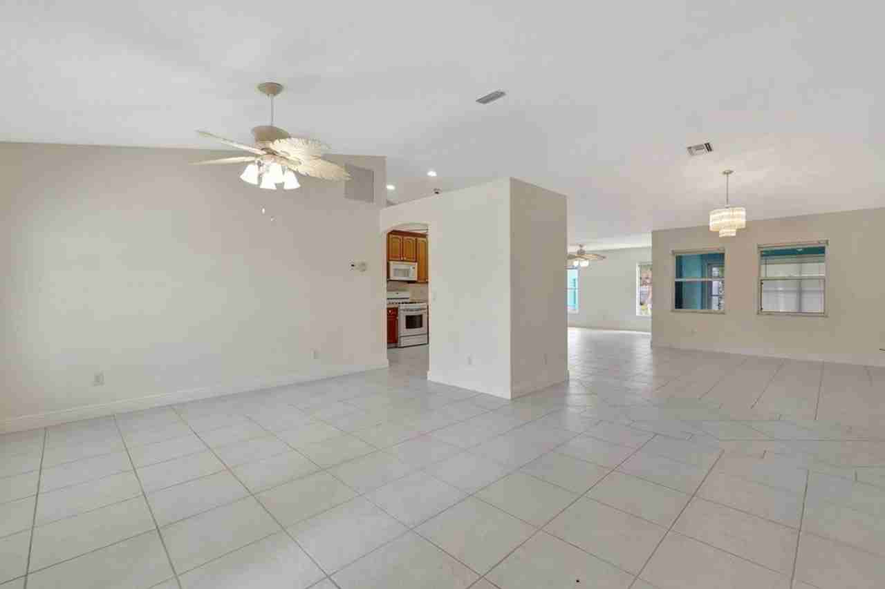 189 Se Floresta Dr - Photo 3 of 15