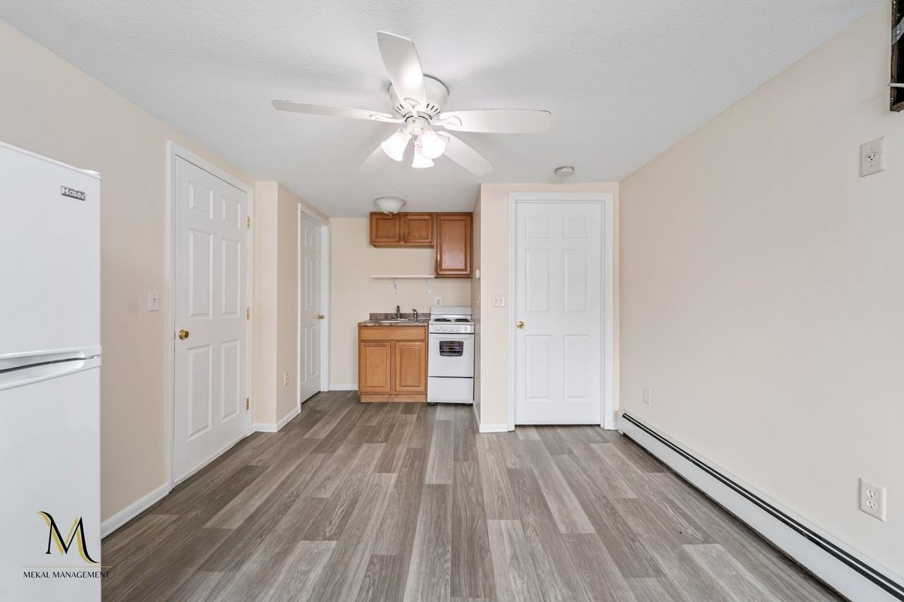 1692 Memorial Dr - Photo 2 of 10
