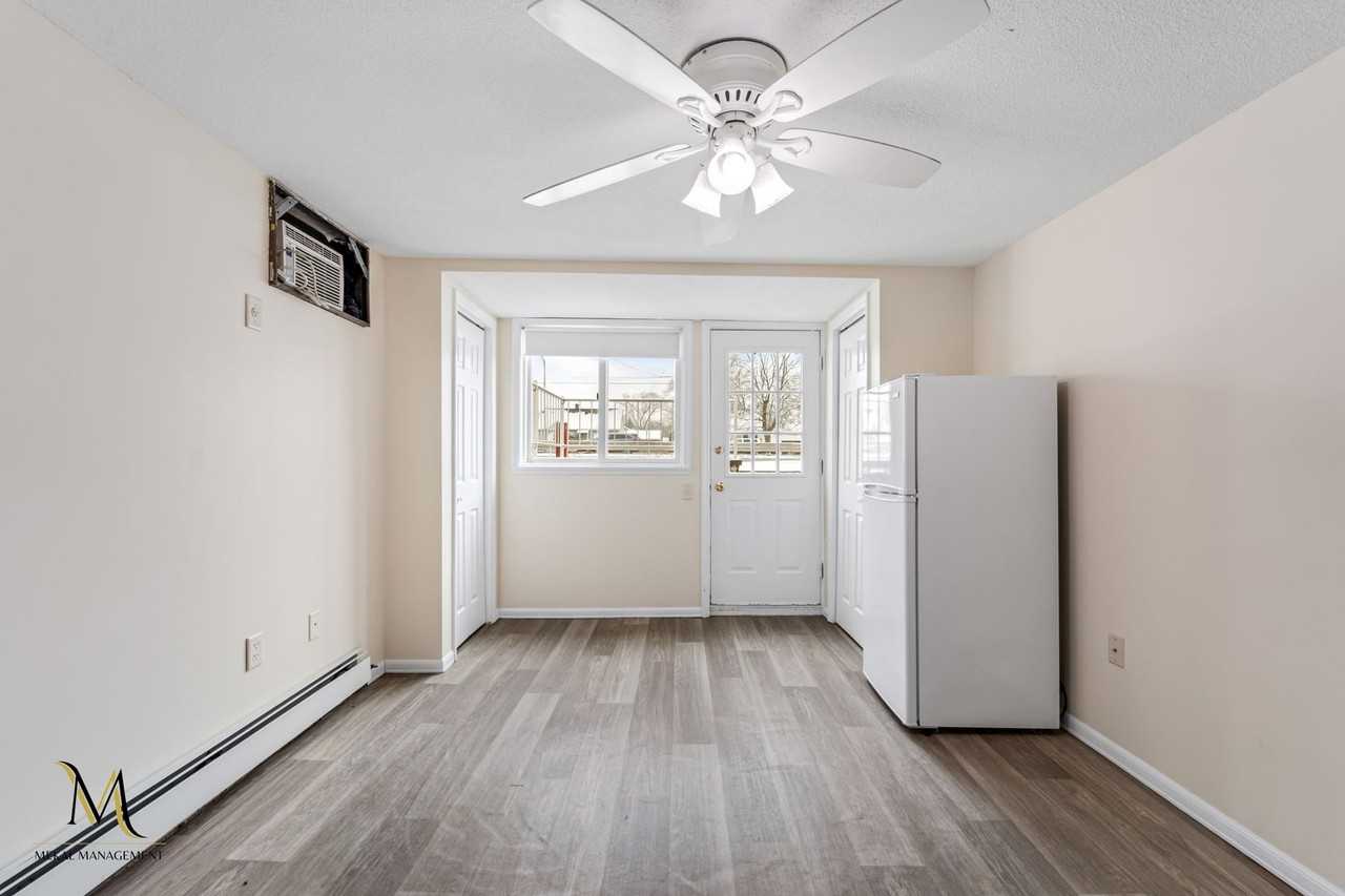 1692 Memorial Dr - Photo 3 of 10
