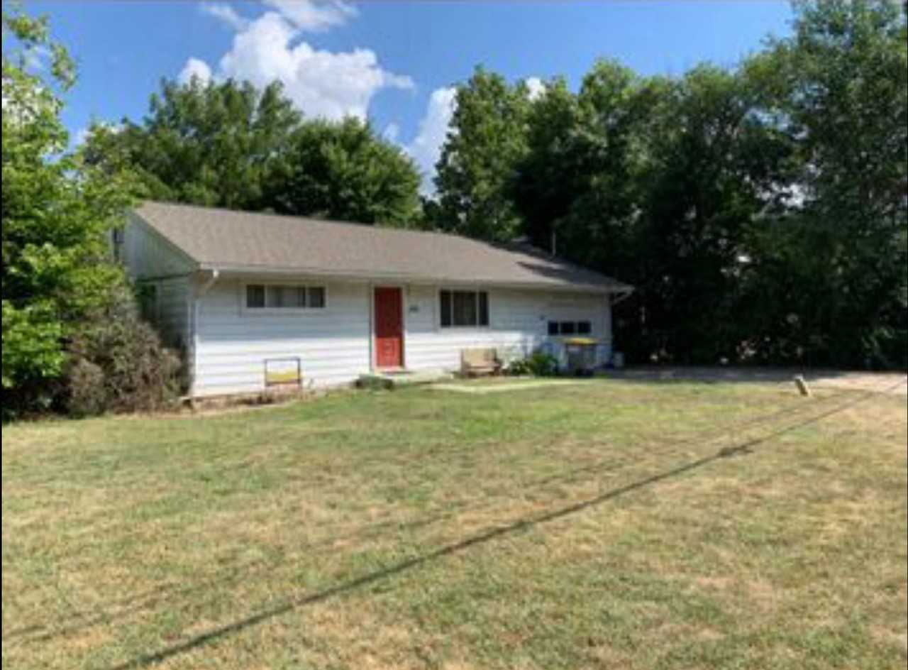 426 N River Rd - Photo 2 of 6