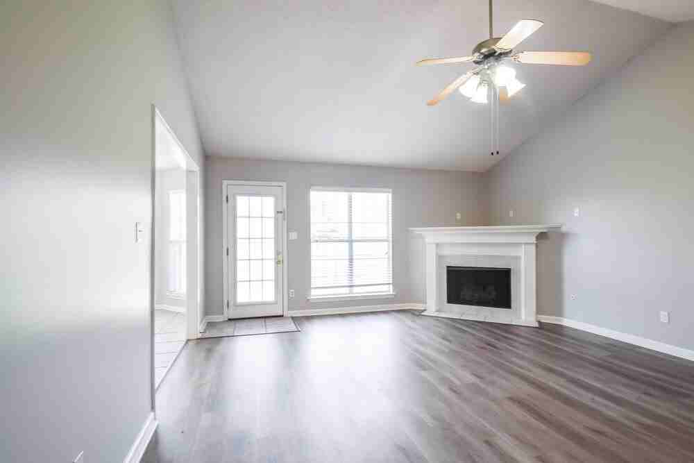 6379 Sandbourne E - Photo 5 of 17