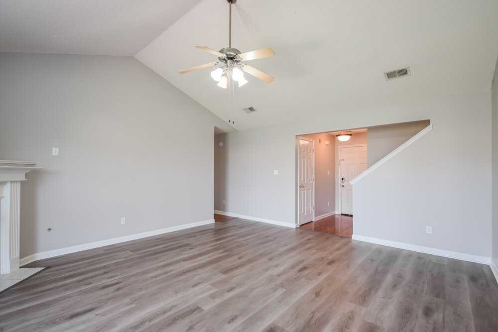 6379 Sandbourne E - Photo 6 of 17