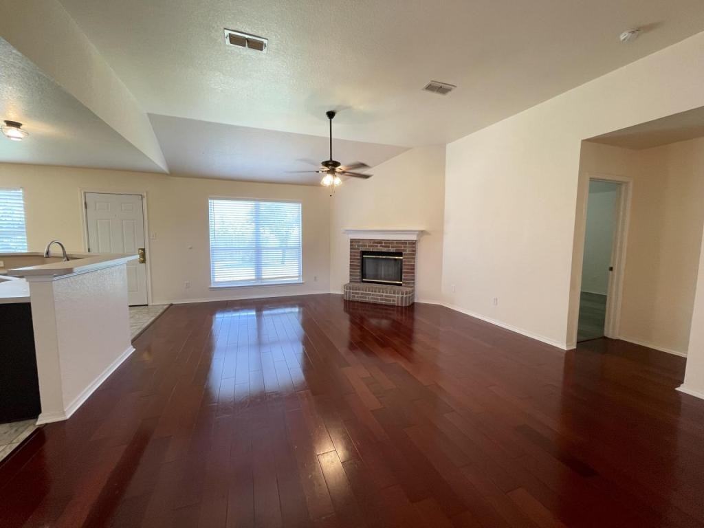 322 Kingfisher Ln - Photo 2 of 17