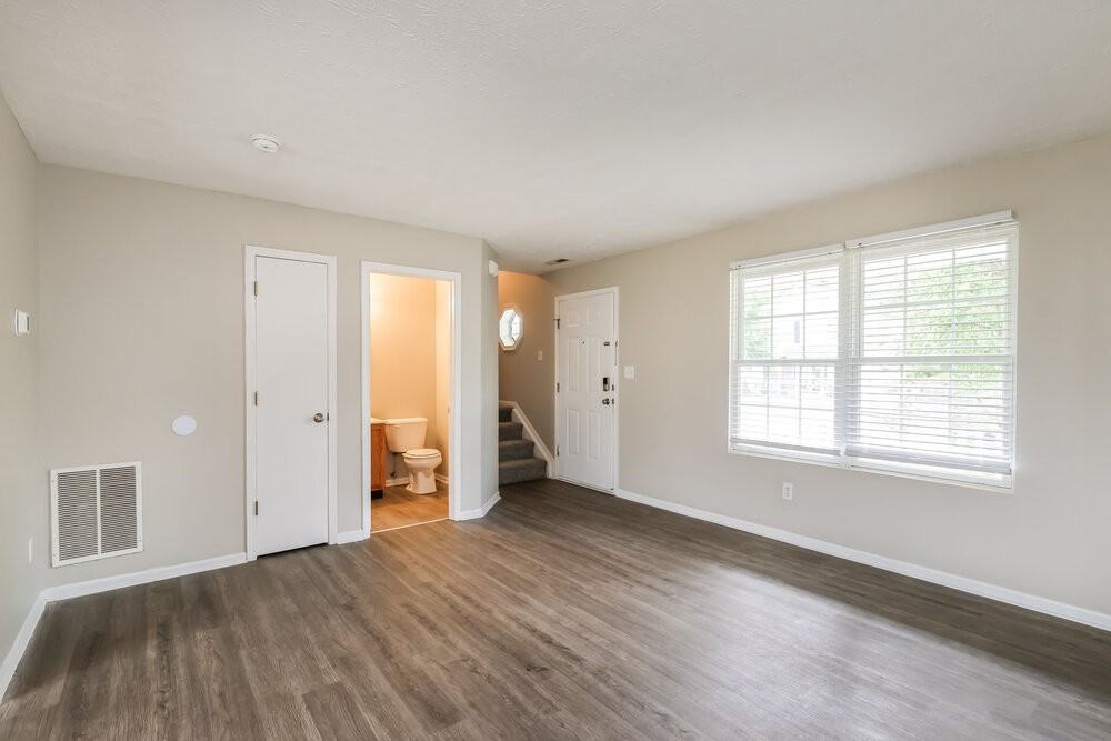 6514 Hunters Creek Blvd - Photo 5 of 17