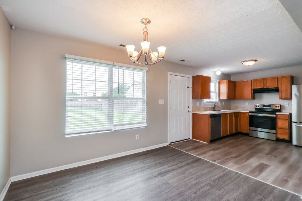 6514 Hunters Creek Blvd - Photo 6 of 17