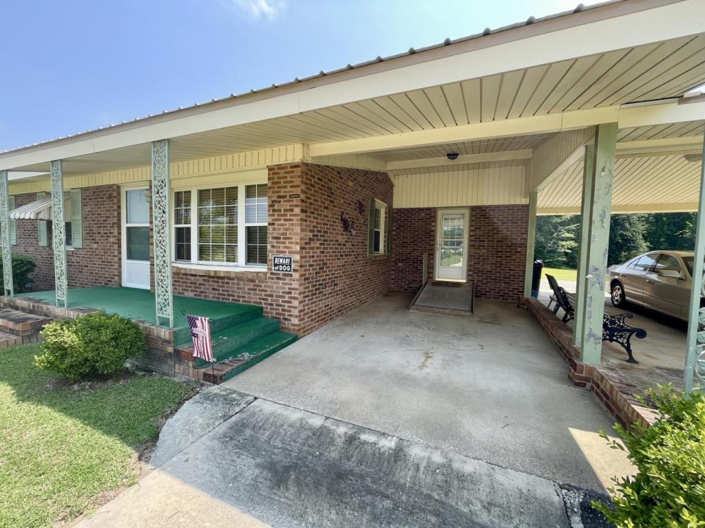 3238 Shannon Rd - Photo 3 of 19