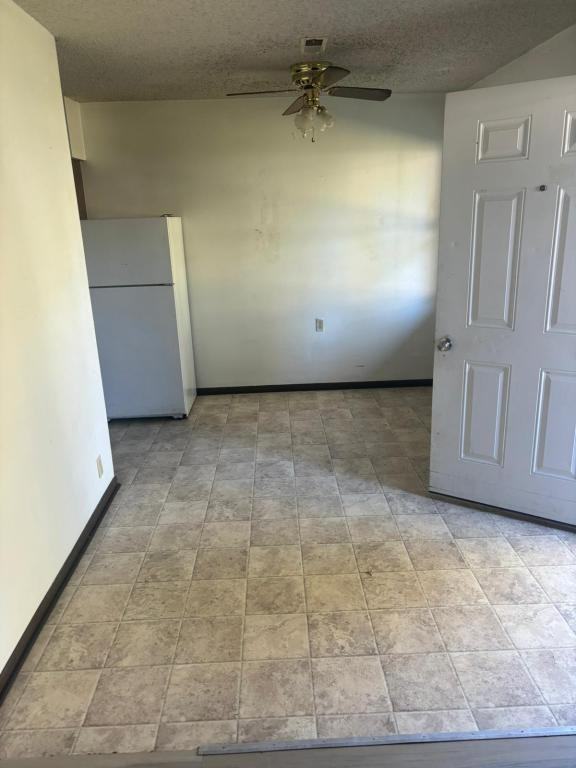 401 N Saint James St - Photo 3 of 5