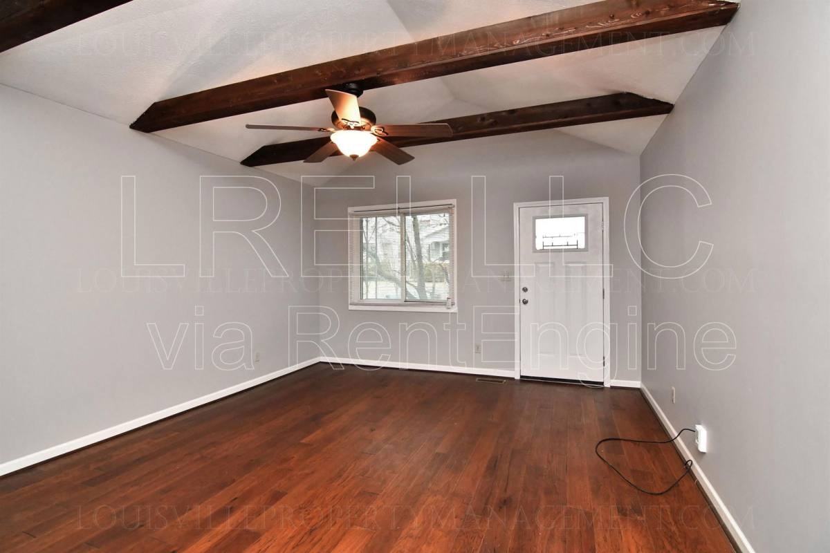 1018 Sylvia St - Photo 2 of 10