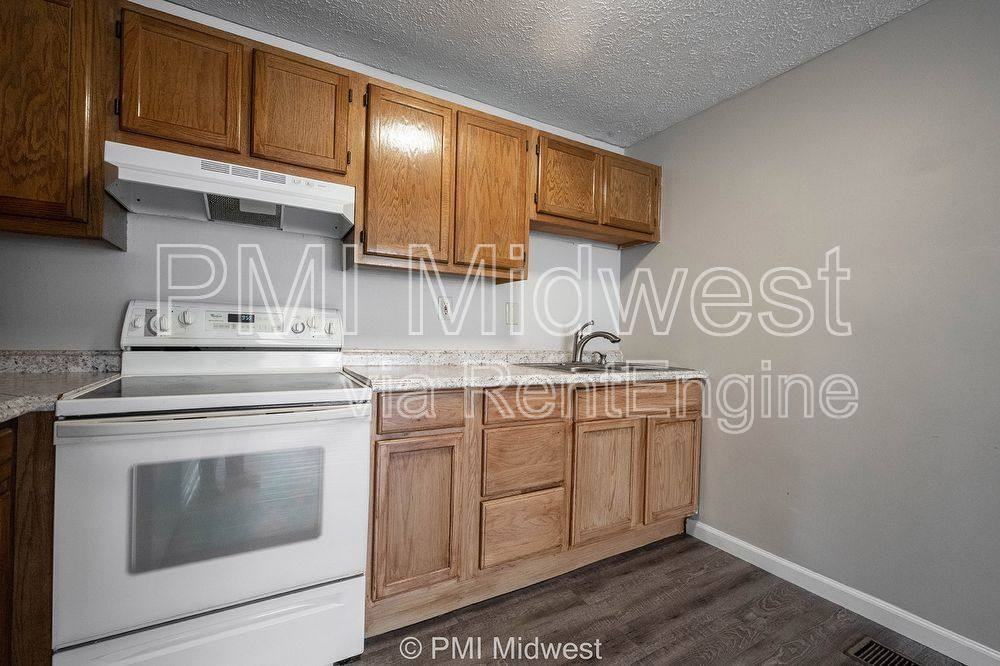 3736 N Meridian St #8 - Photo 3 of 10