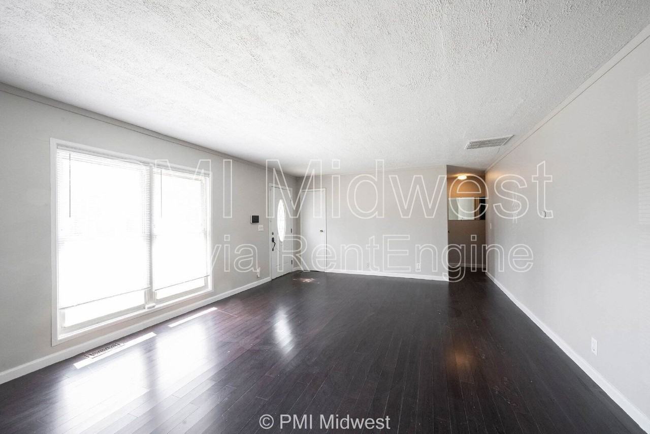 3926 Malibu Dr - Photo 2 of 17