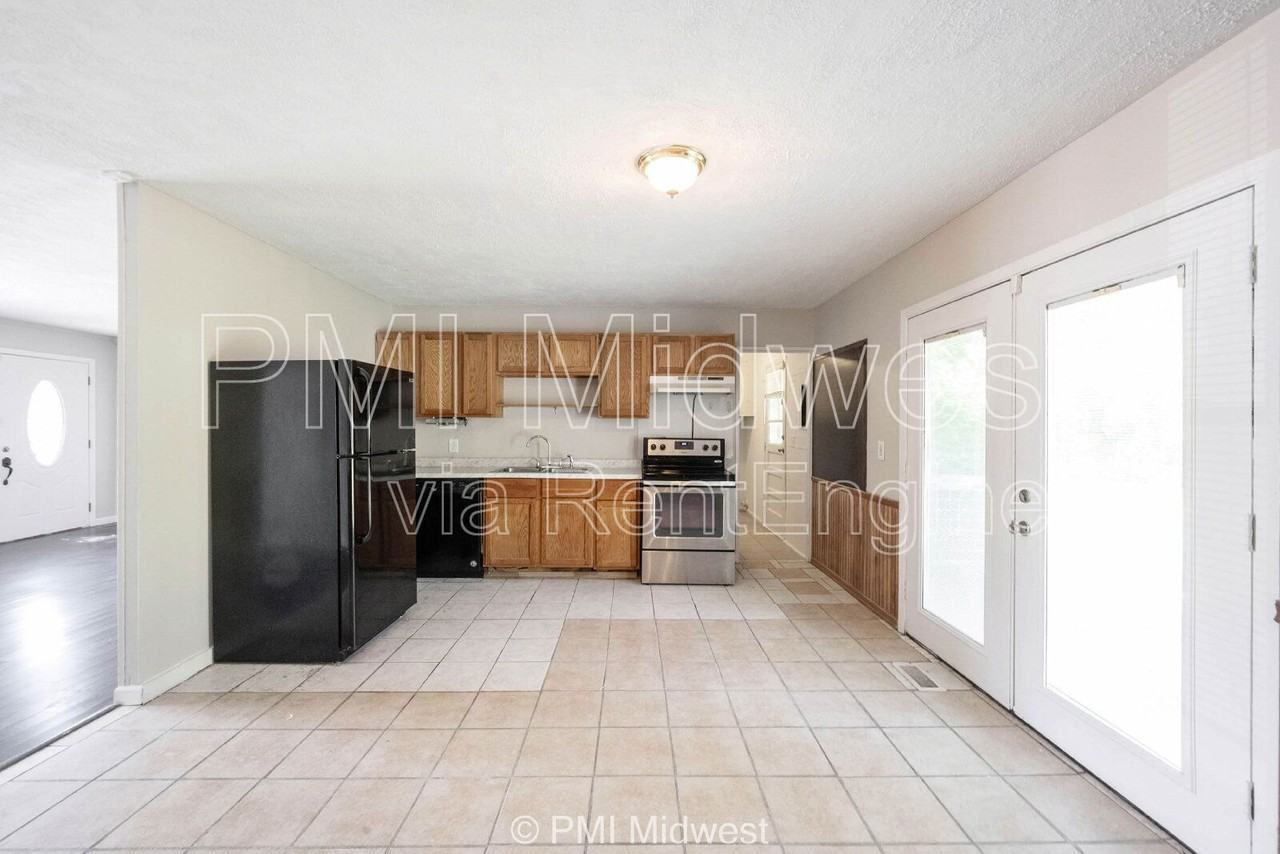 3926 Malibu Dr - Photo 4 of 17