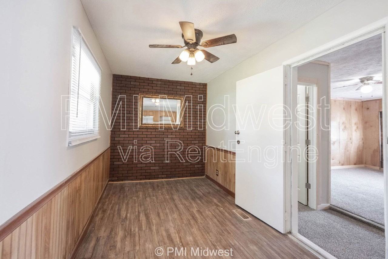 3926 Malibu Dr - Photo 6 of 17