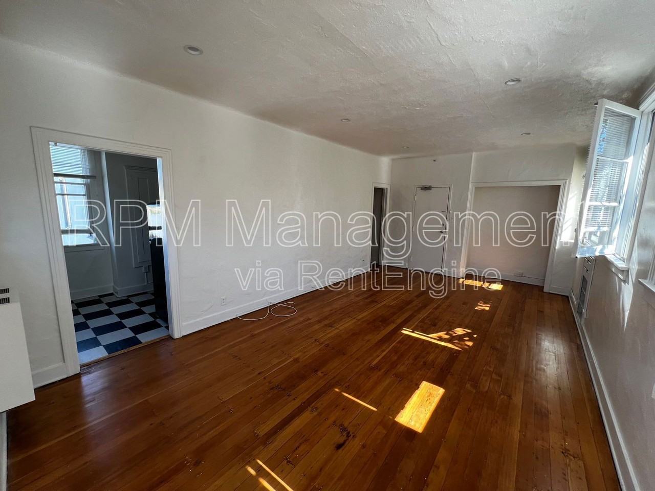 1740 Winona Blvd #301