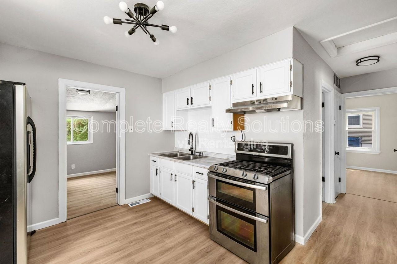 6232 Witsell Ave - Photo 3 of 27