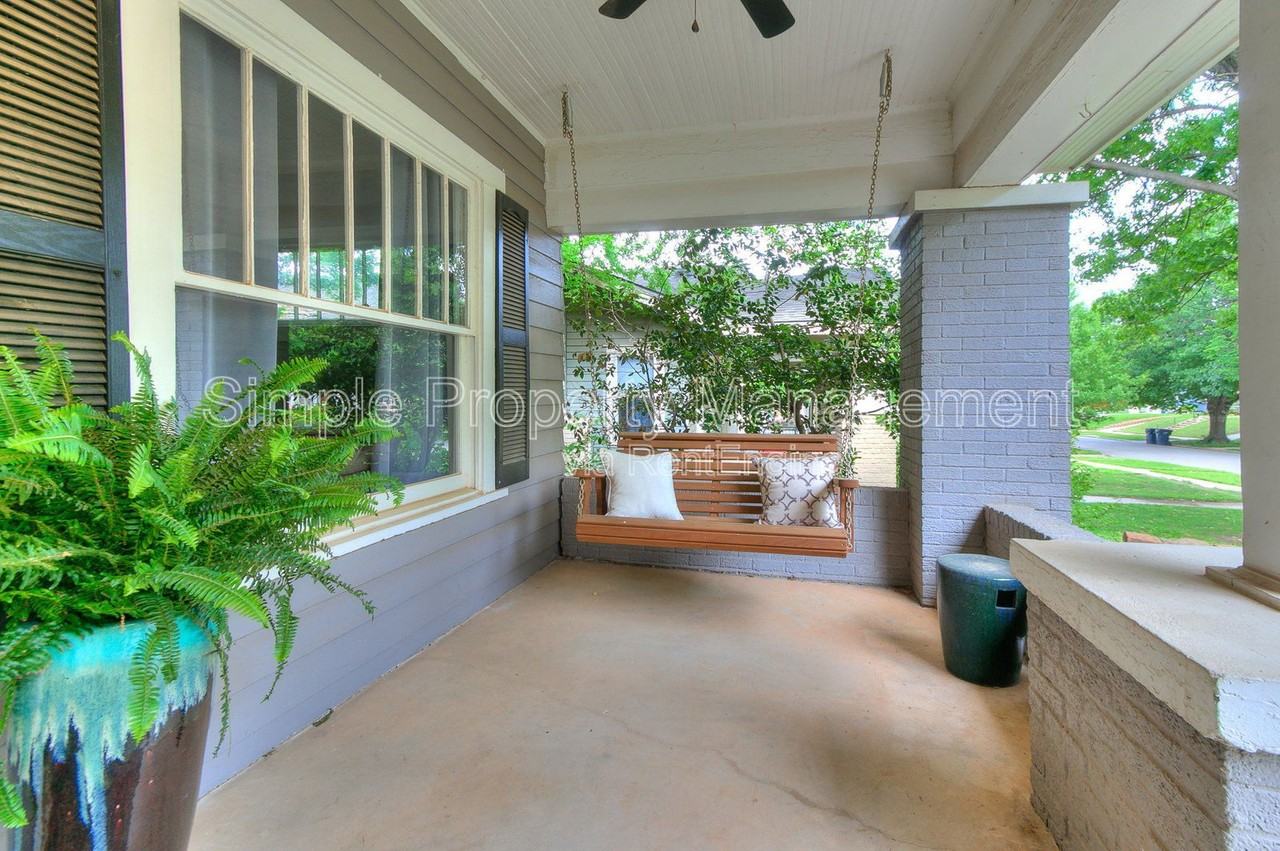223 Nw 21st St - Photo 2 of 42