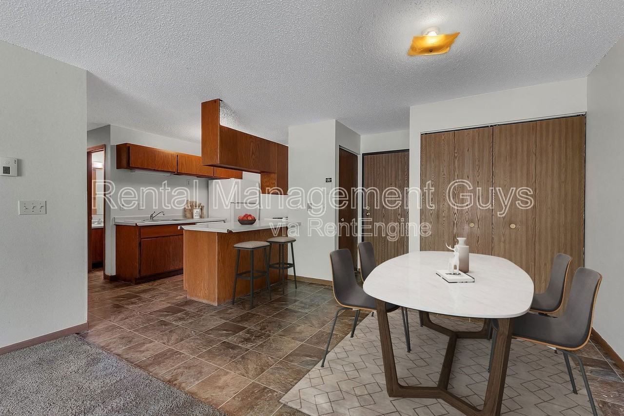 131 Cedar St E #304 - Photo 5 of 7