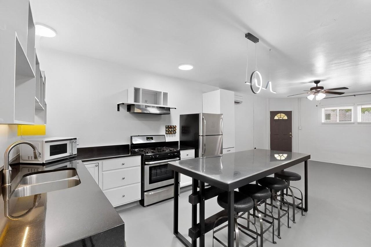 2419 Lead Ave Se - Photo 5 of 28