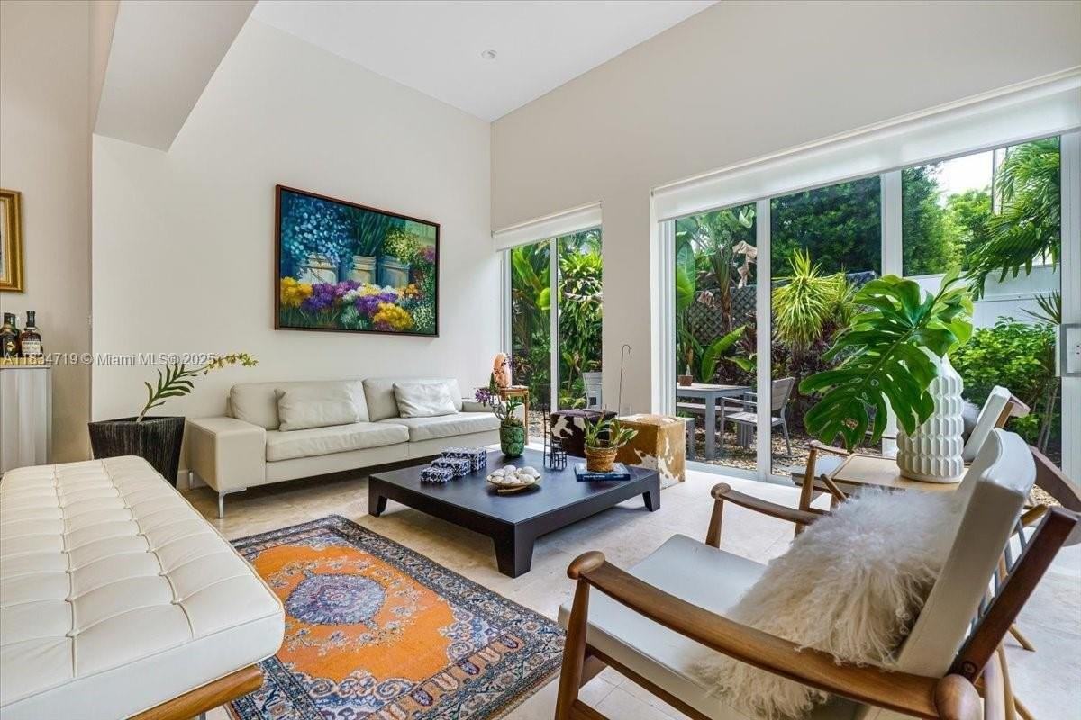 435 Ridgewood Road - Photo 3 of 32