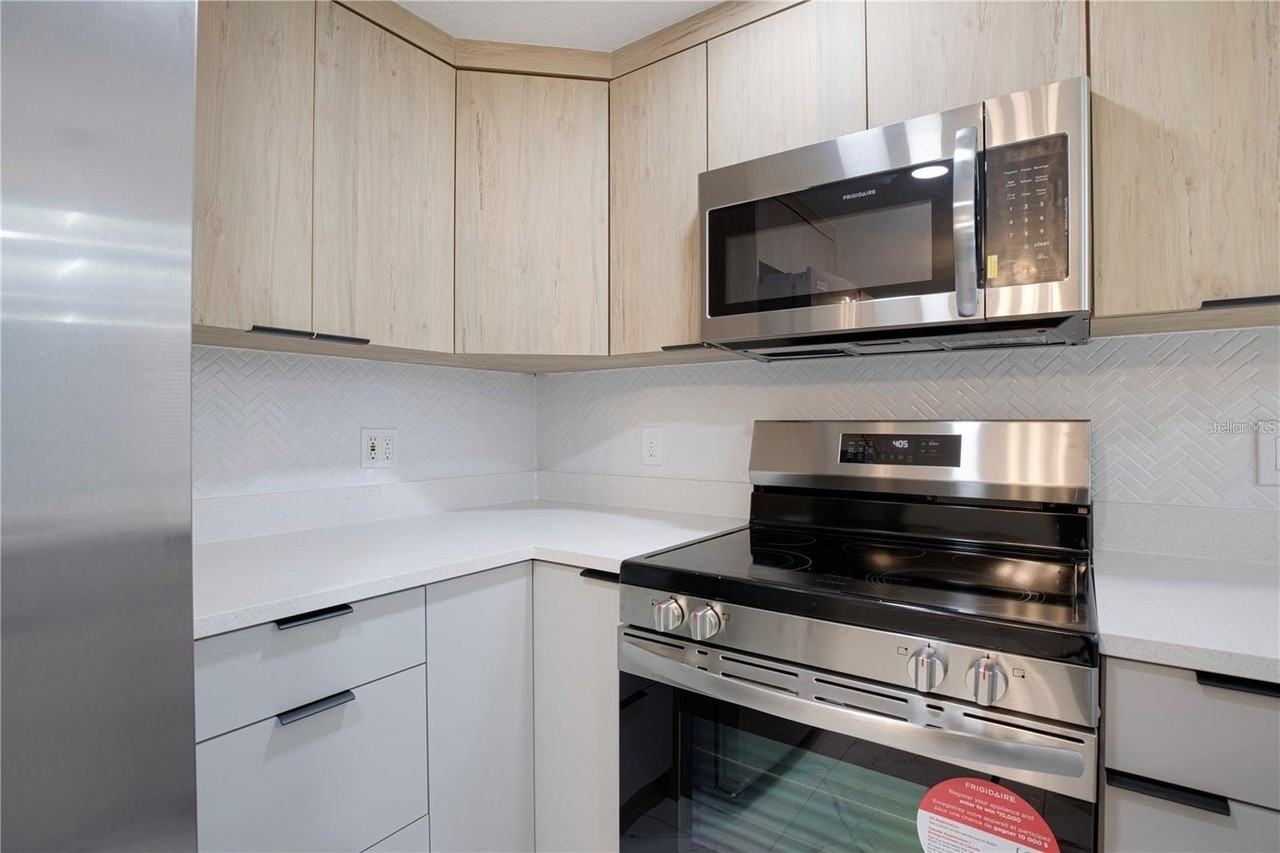 208 Palmetto Rd W - Photo 3 of 50