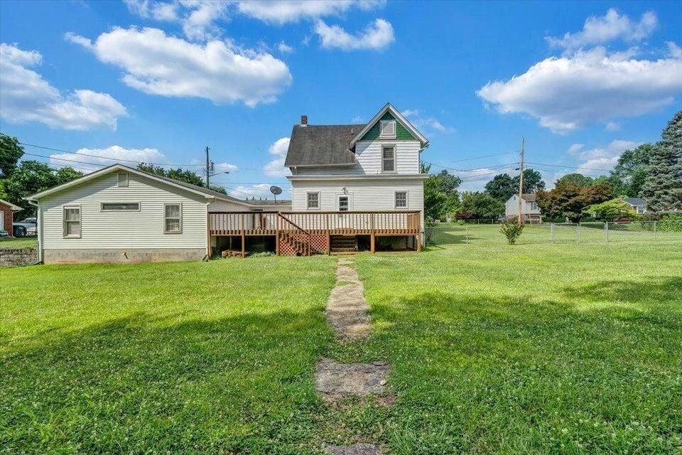 1341 Turner St - Photo 2 of 22