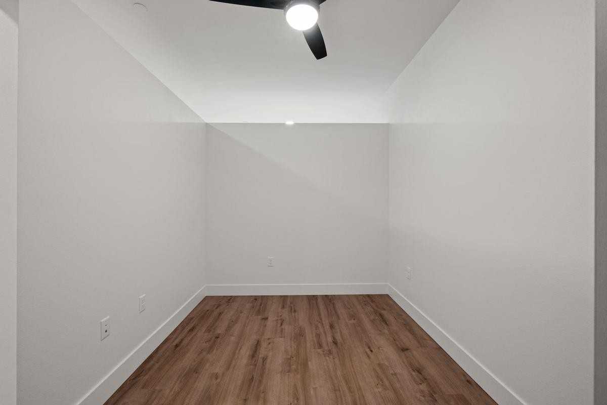 208 N Samish Way - Photo 7 of 17