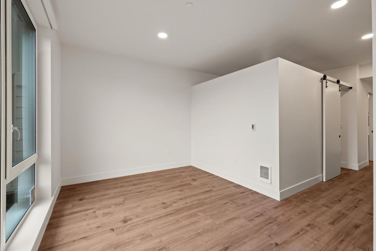 208 N Samish Way - Photo 2 of 17