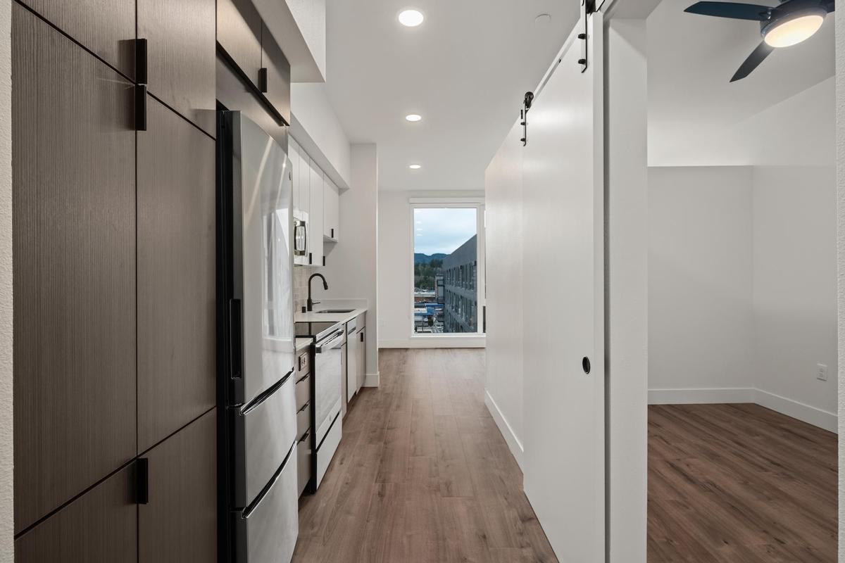 208 N Samish Way - Photo 5 of 17