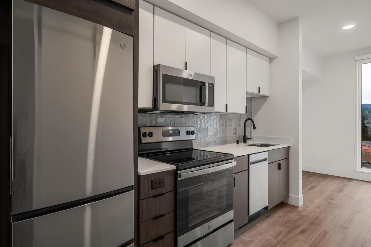 208 N Samish Way - Photo 4 of 17