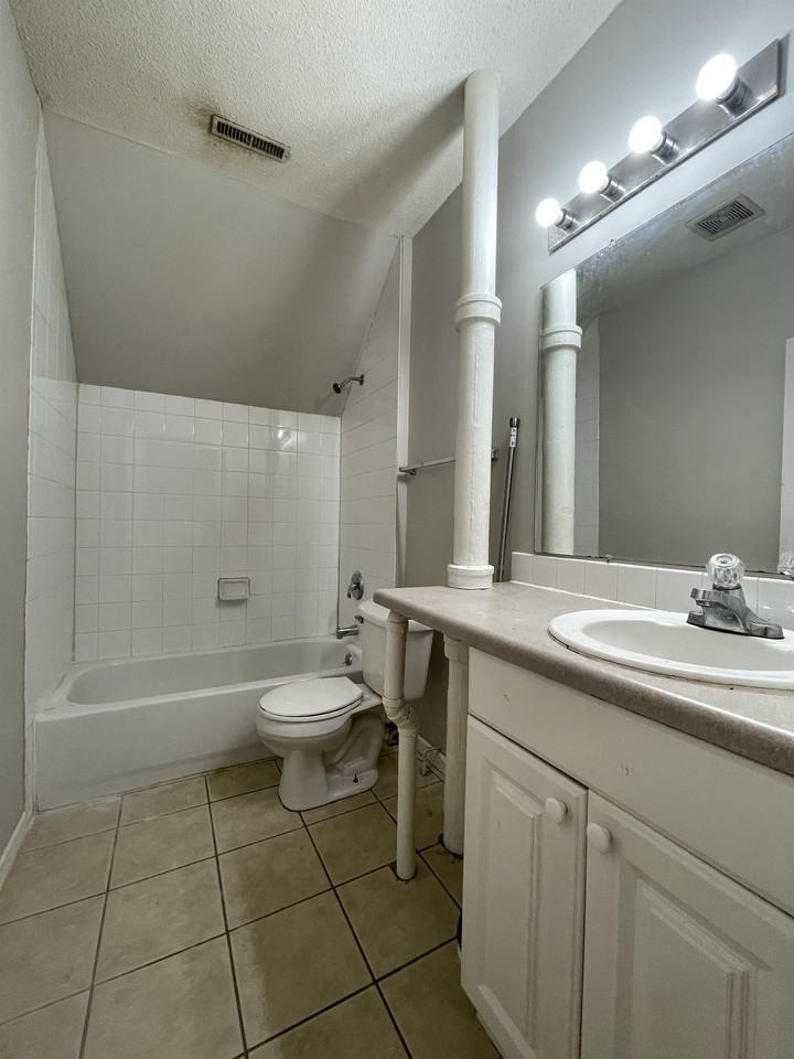 3255 Logan Ave N #2 - Photo 6 of 16