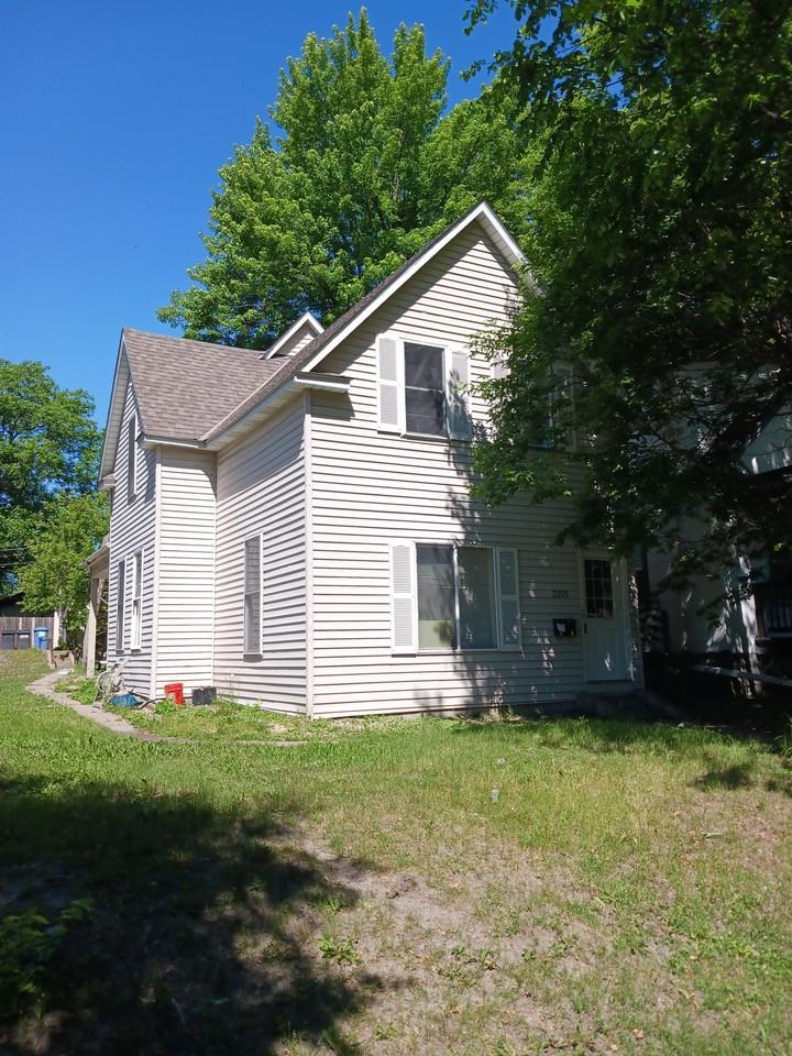 3255 Logan Ave N #2 - Photo 6 of 16