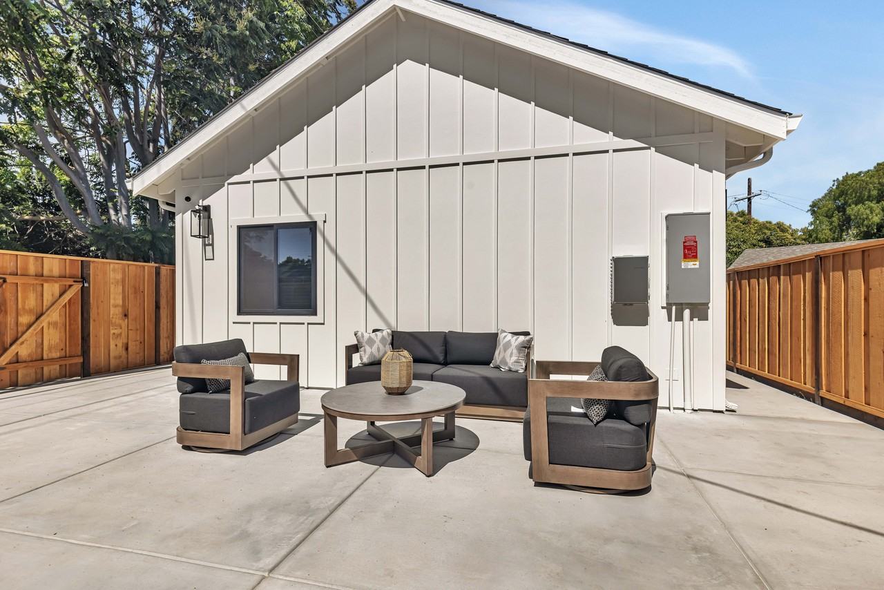 1467 Newhall St - Photo 2 of 12