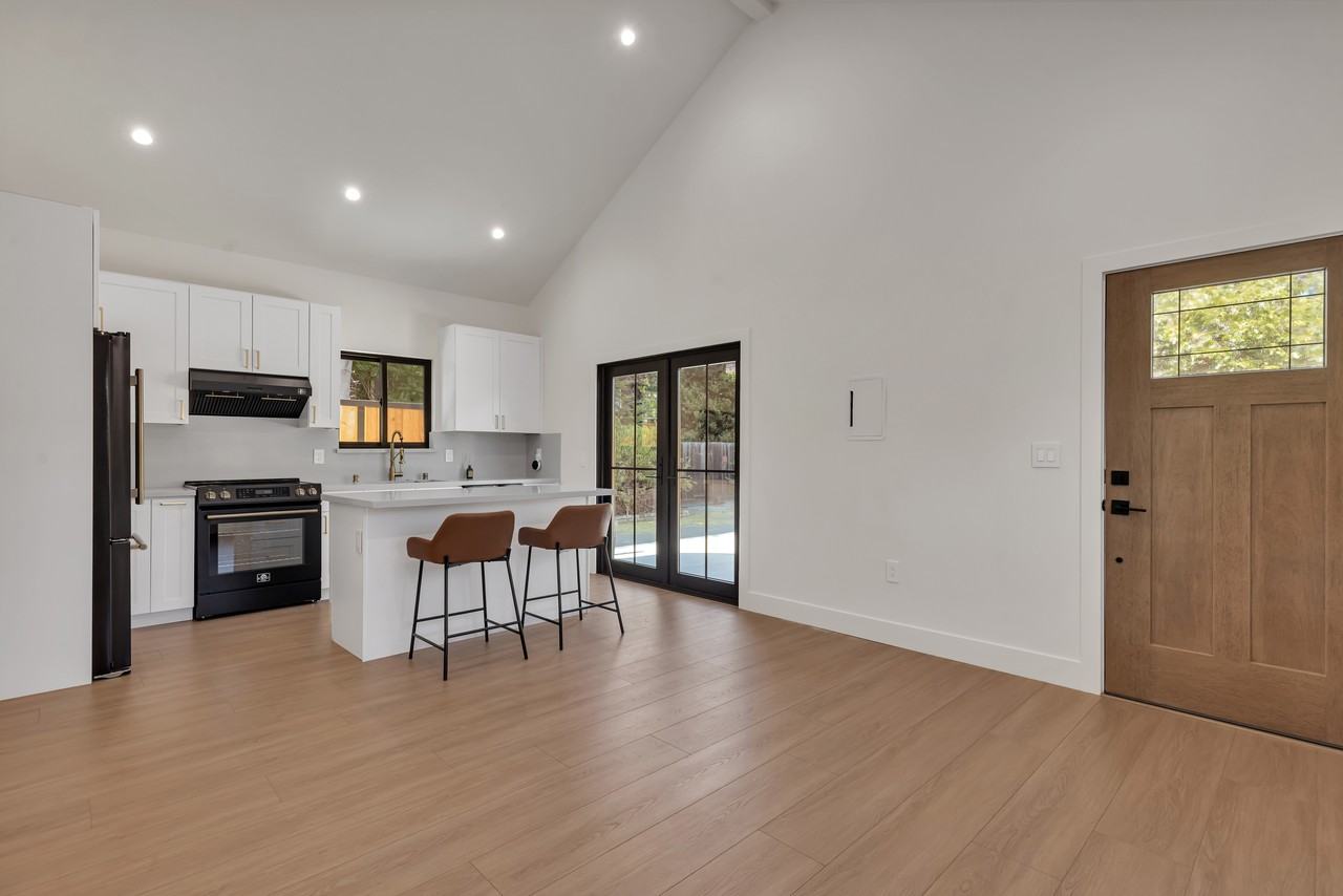 1467 Newhall St - Photo 3 of 12