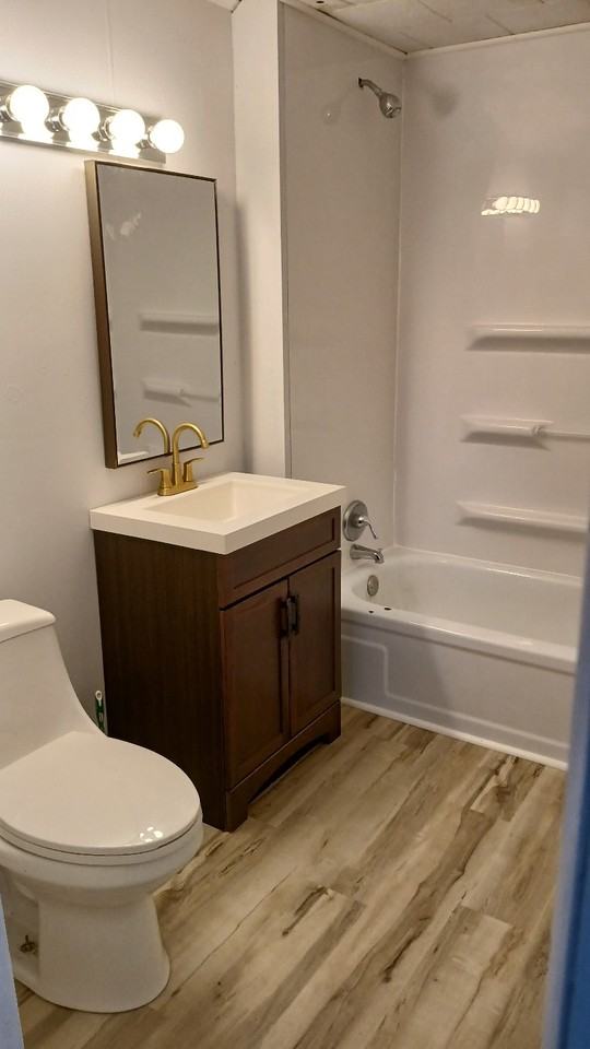 902 W 15th St - Photo 2 of 5