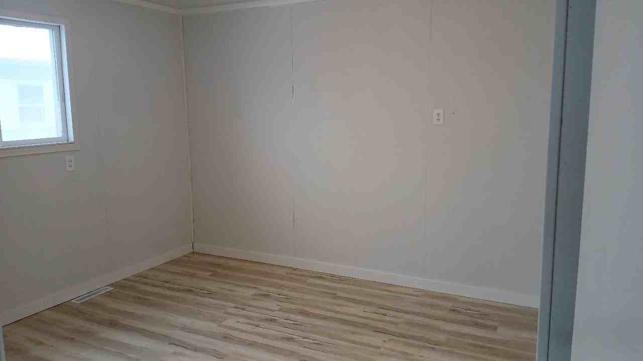 902 W 15th St - Photo 3 of 5