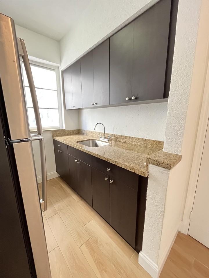 1120 Pennsylvania Ave #108 - Photo 5 of 10