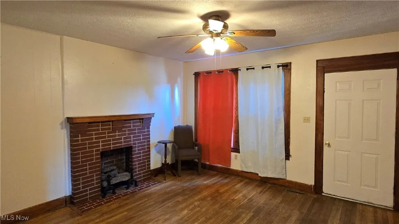 1016 20th St - Photo 3 of 20