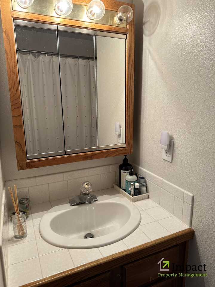 2510 Plumtree Grv #1 - Photo 2 of 28
