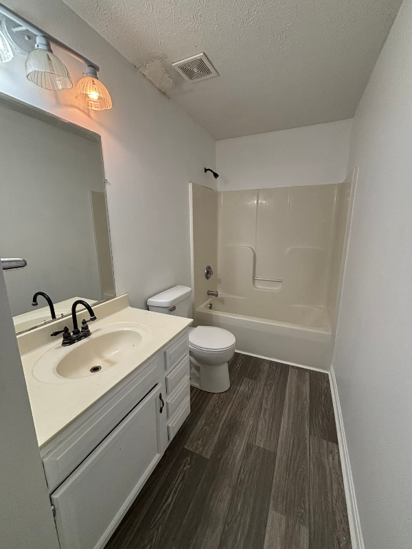 33 Wisteria Ln - Photo 2 of 6